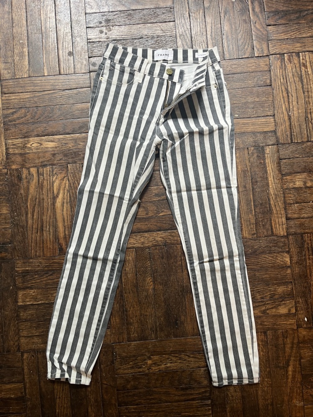 Frame Denim Vertical Stripe Skinny Jeans - Gray & White
